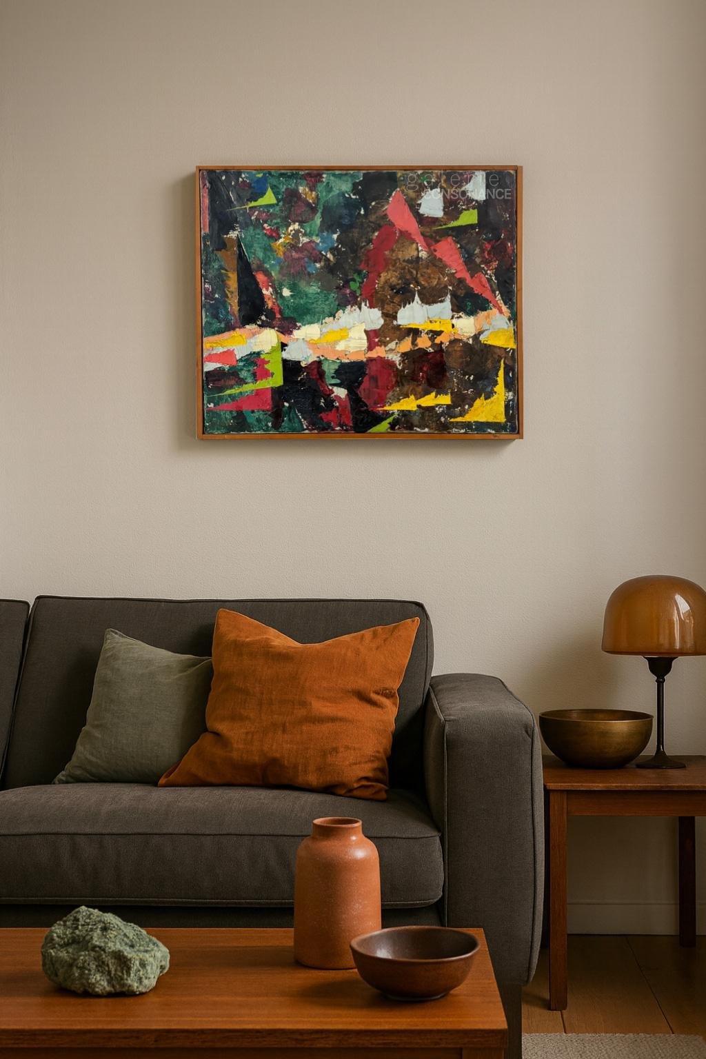 Peinture « Sous-bois » de Charlotte Henschel (1892-1985), huile sur toile, réalisée en 1955, 46 x 55 cm, mise en situation dans un intérieur.